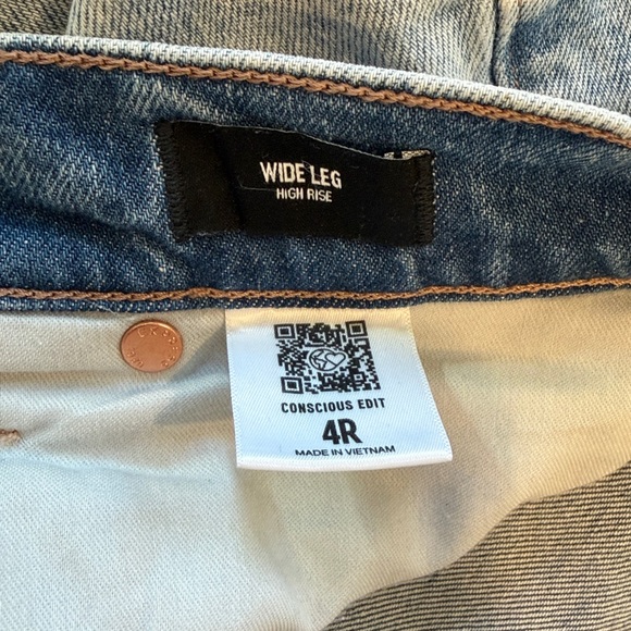 Express High Waisted Light Wash Pleated Wide Leg Jeans | 4R - Picture 5 of 11